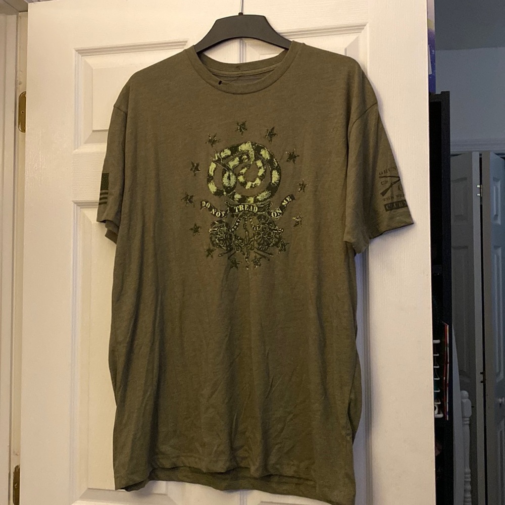 Grunt style men’s printed t shirt in green. Never worn. Size XXL.